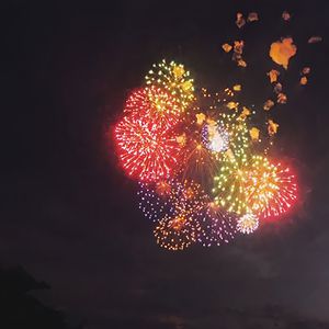 (H)-边潮喷边尿男男
