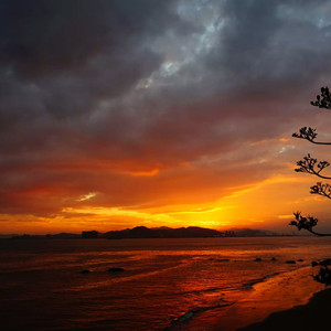 (H)-边潮喷边尿男男
